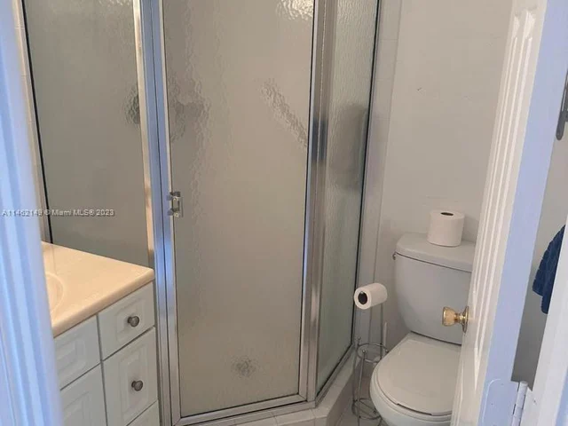 5103 NW 35th St # 501, Lauderdale Lakes FL 33319