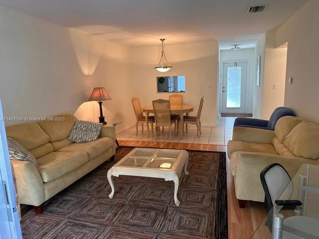 5103 NW 35th St # 501, Lauderdale Lakes FL 33319