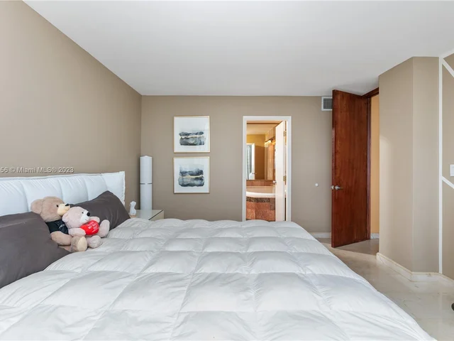 2101 S Ocean Dr # 2404, Hollywood FL 33019