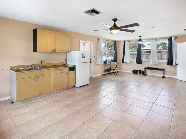 2610 NE 8th Ave, Pompano Beach FL 33064