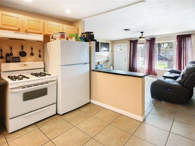 2610 NE 8th Ave, Pompano Beach FL 33064