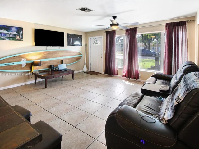 2610 NE 8th Ave, Pompano Beach FL 33064