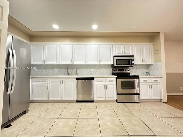 591 Racquet Club Rd # 3, Weston FL 33326