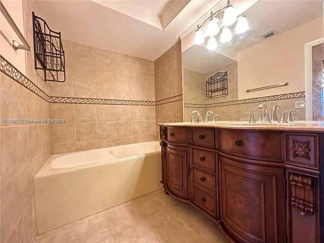 591 Racquet Club Rd # 3, Weston FL 33326