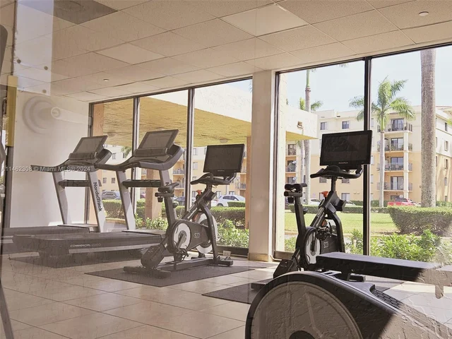 9310 Fontainebleau Blvd # 302, Miami FL 33172