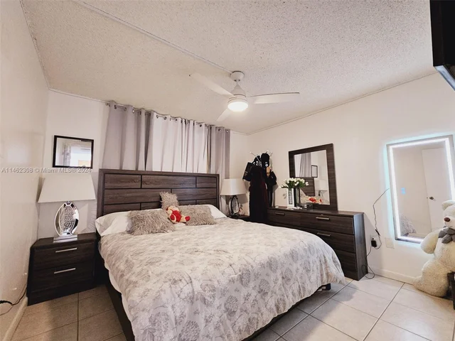 9310 Fontainebleau Blvd # 302, Miami FL 33172