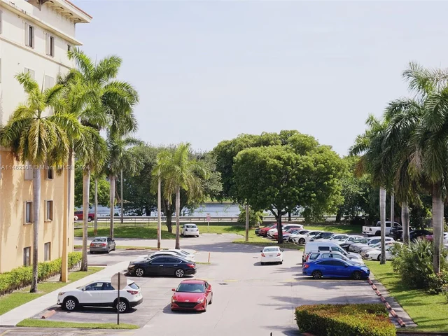 9310 Fontainebleau Blvd # 302, Miami FL 33172