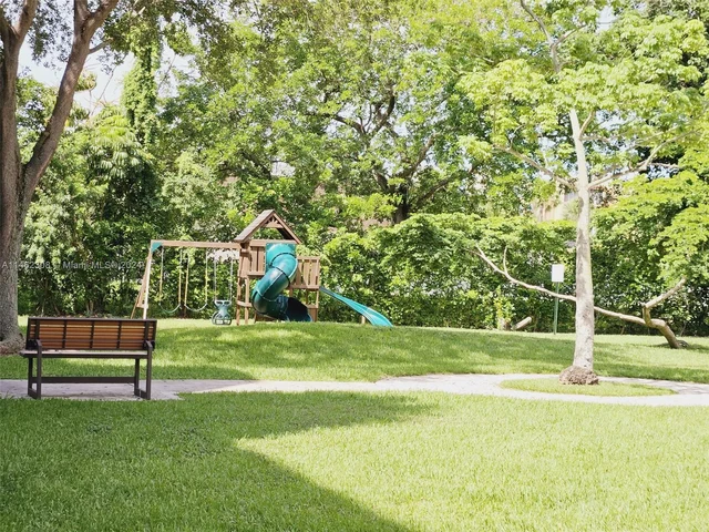 9310 Fontainebleau Blvd # 302, Miami FL 33172