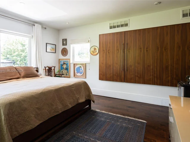 6001 N Bay Rd, Miami Beach FL 33140