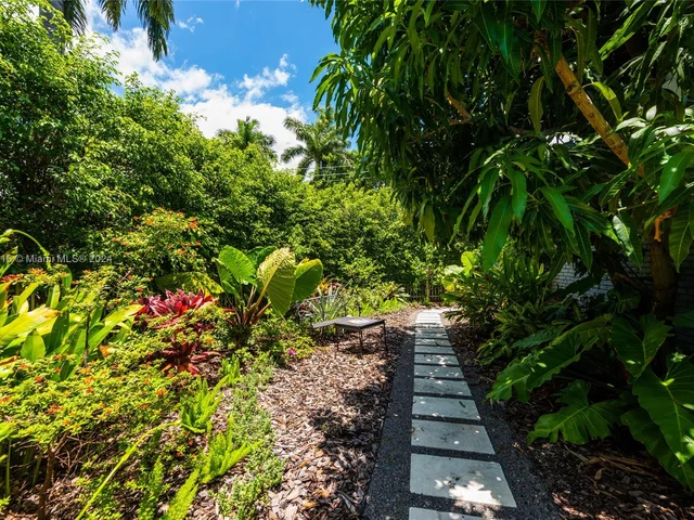 6001 N Bay Rd, Miami Beach FL 33140