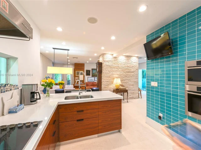 6001 N Bay Rd, Miami Beach FL 33140