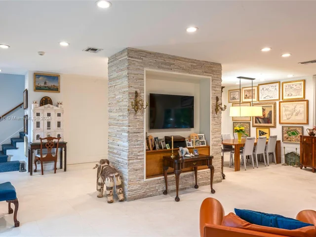 6001 N Bay Rd, Miami Beach FL 33140