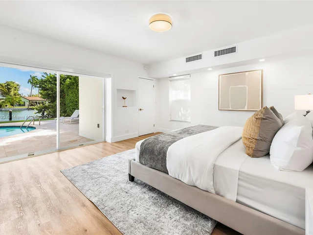 410 S Shore Dr, Miami Beach FL 33141