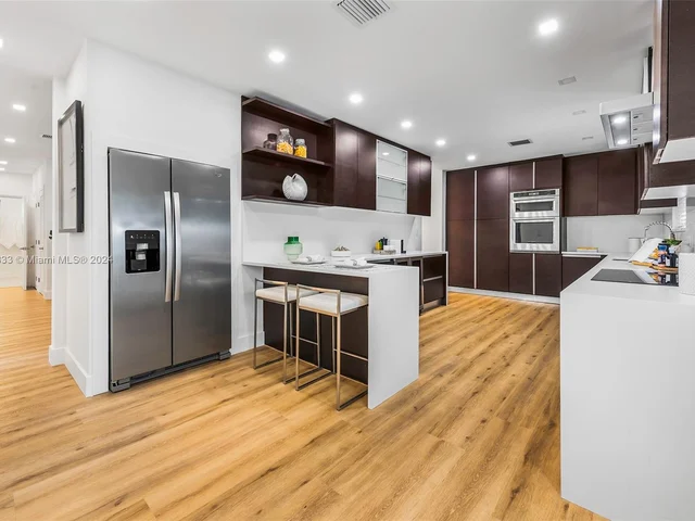 410 S Shore Dr, Miami Beach FL 33141