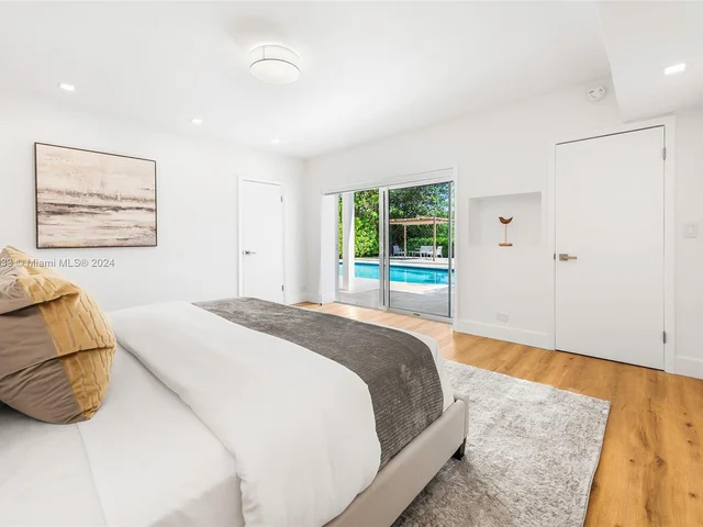 410 S Shore Dr, Miami Beach FL 33141