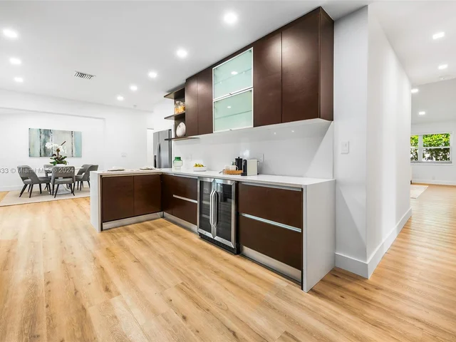 410 S Shore Dr, Miami Beach FL 33141