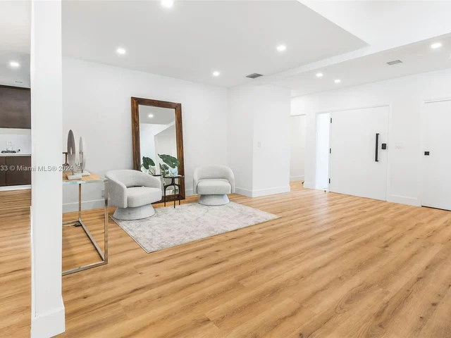 410 S Shore Dr, Miami Beach FL 33141