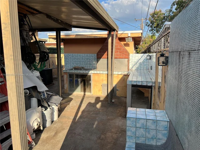 4360 SW 1st St, Miami FL 33134