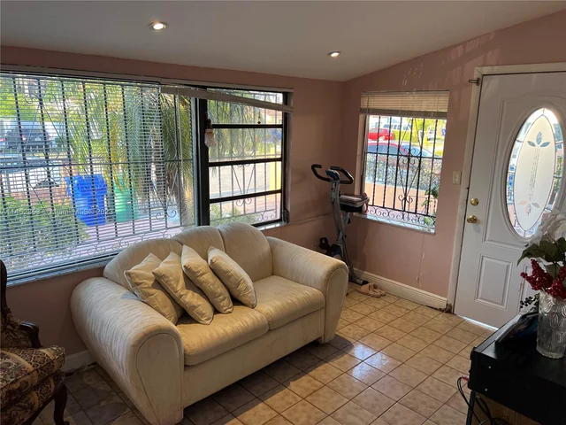 4360 SW 1st St, Miami FL 33134