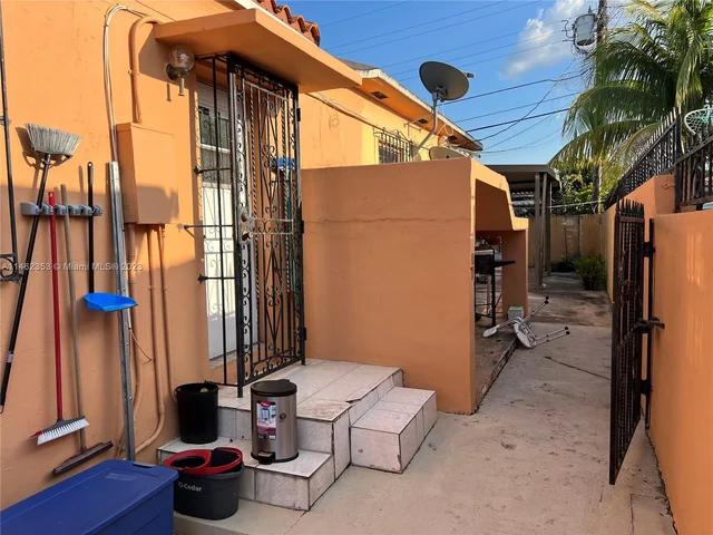 4360 SW 1st St, Miami FL 33134