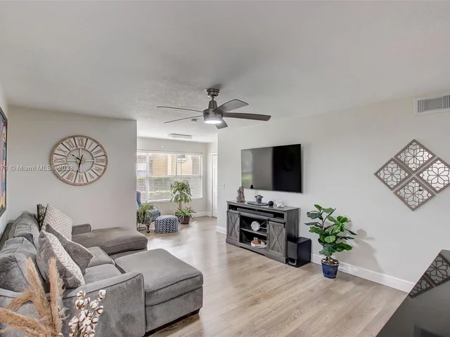 5156 Conroy Road # 1117, Orlando FL 32811