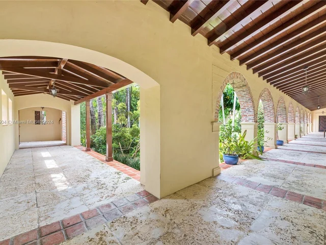 5060 N Bay Rd, Miami Beach FL 33140