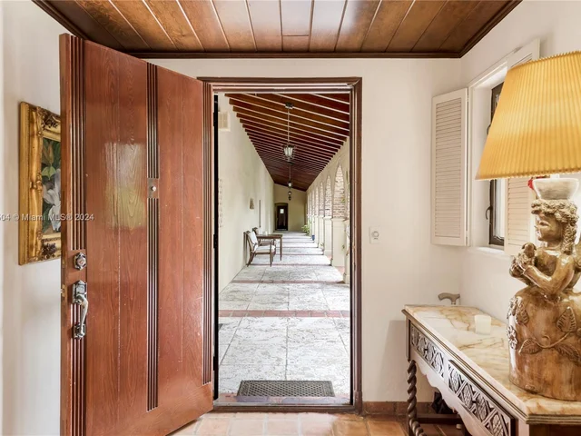 5060 N Bay Rd, Miami Beach FL 33140