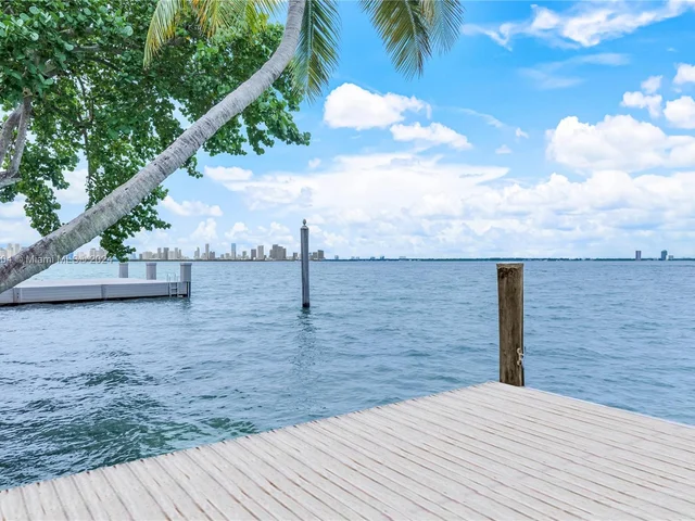 5060 N Bay Rd, Miami Beach FL 33140