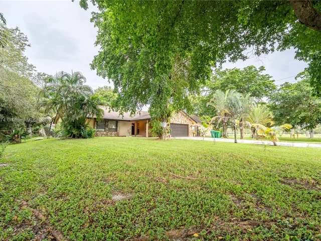 11201 NW 24th St, Plantation FL 33323