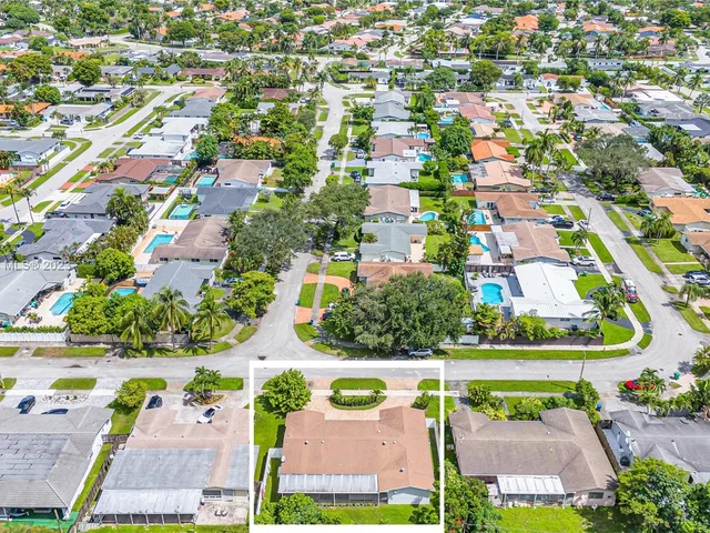 21060 NE 18th Ct, Miami FL 33179