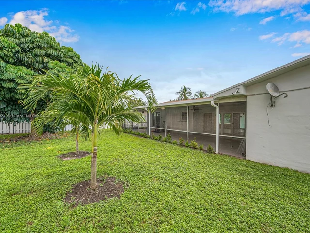 21060 NE 18th Ct, Miami FL 33179