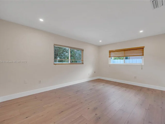 21060 NE 18th Ct, Miami FL 33179