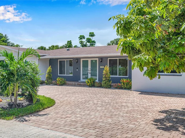 21060 NE 18th Ct, Miami FL 33179