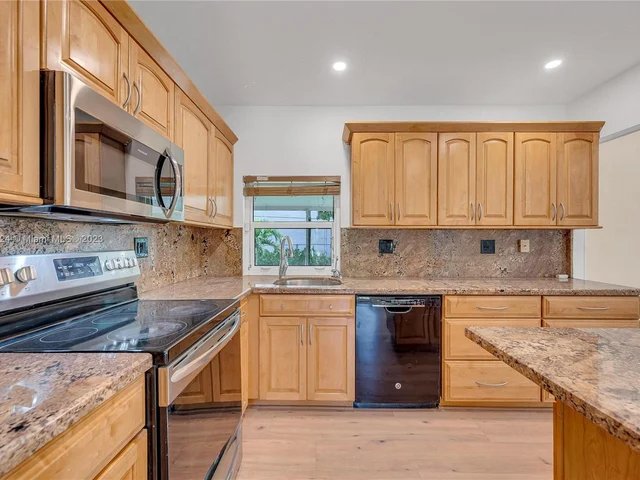 21060 NE 18th Ct, Miami FL 33179