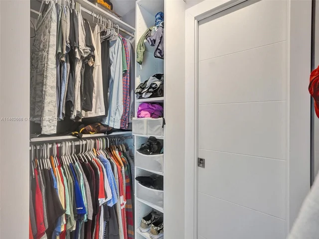 3460 NE 17th Way, Oakland Park FL 33334