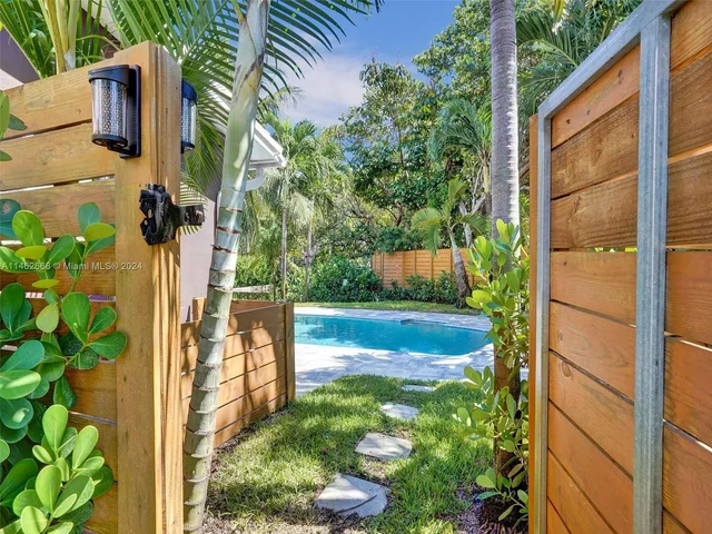 3460 NE 17th Way, Oakland Park FL 33334