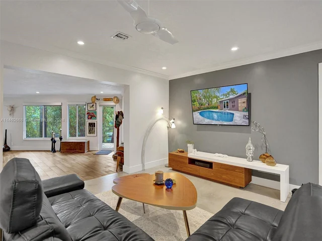 3460 NE 17th Way, Oakland Park FL 33334