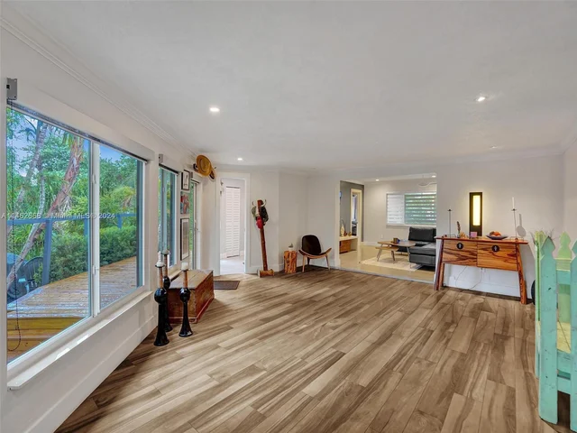 3460 NE 17th Way, Oakland Park FL 33334