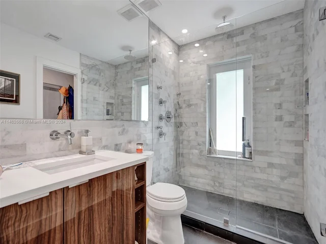 3460 NE 17th Way, Oakland Park FL 33334