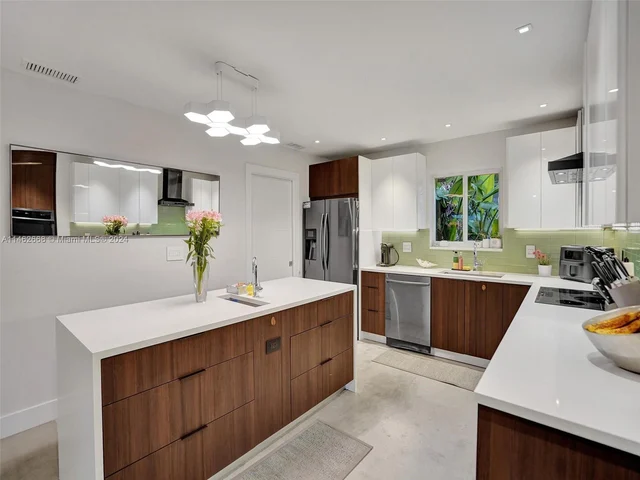 3460 NE 17th Way, Oakland Park FL 33334