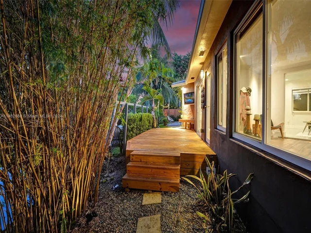 3460 NE 17th Way, Oakland Park FL 33334