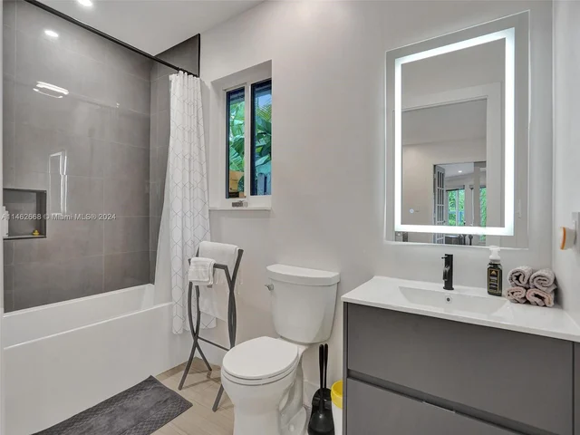 3460 NE 17th Way, Oakland Park FL 33334