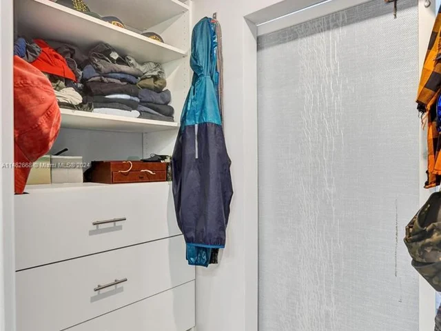 3460 NE 17th Way, Oakland Park FL 33334