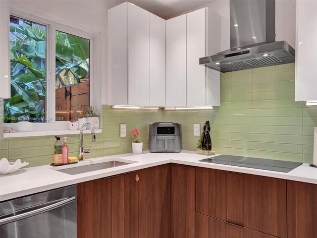 3460 NE 17th Way, Oakland Park FL 33334