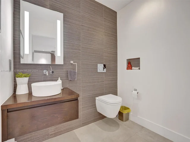 3460 NE 17th Way, Oakland Park FL 33334