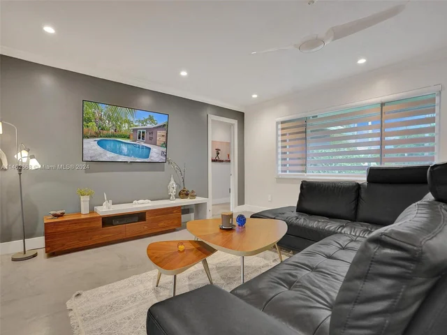 3460 NE 17th Way, Oakland Park FL 33334