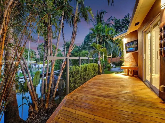 3460 NE 17th Way, Oakland Park FL 33334