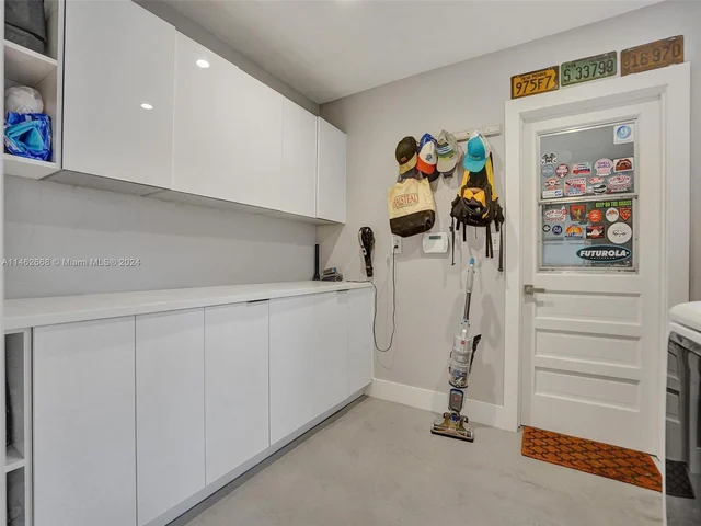 3460 NE 17th Way, Oakland Park FL 33334