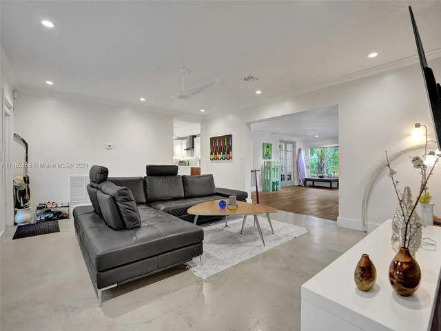 3460 NE 17th Way, Oakland Park FL 33334