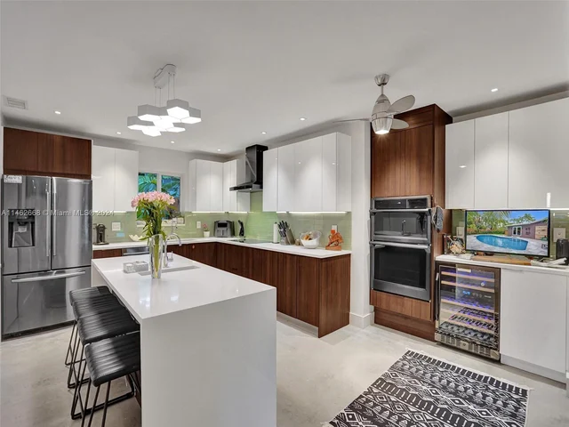 3460 NE 17th Way, Oakland Park FL 33334